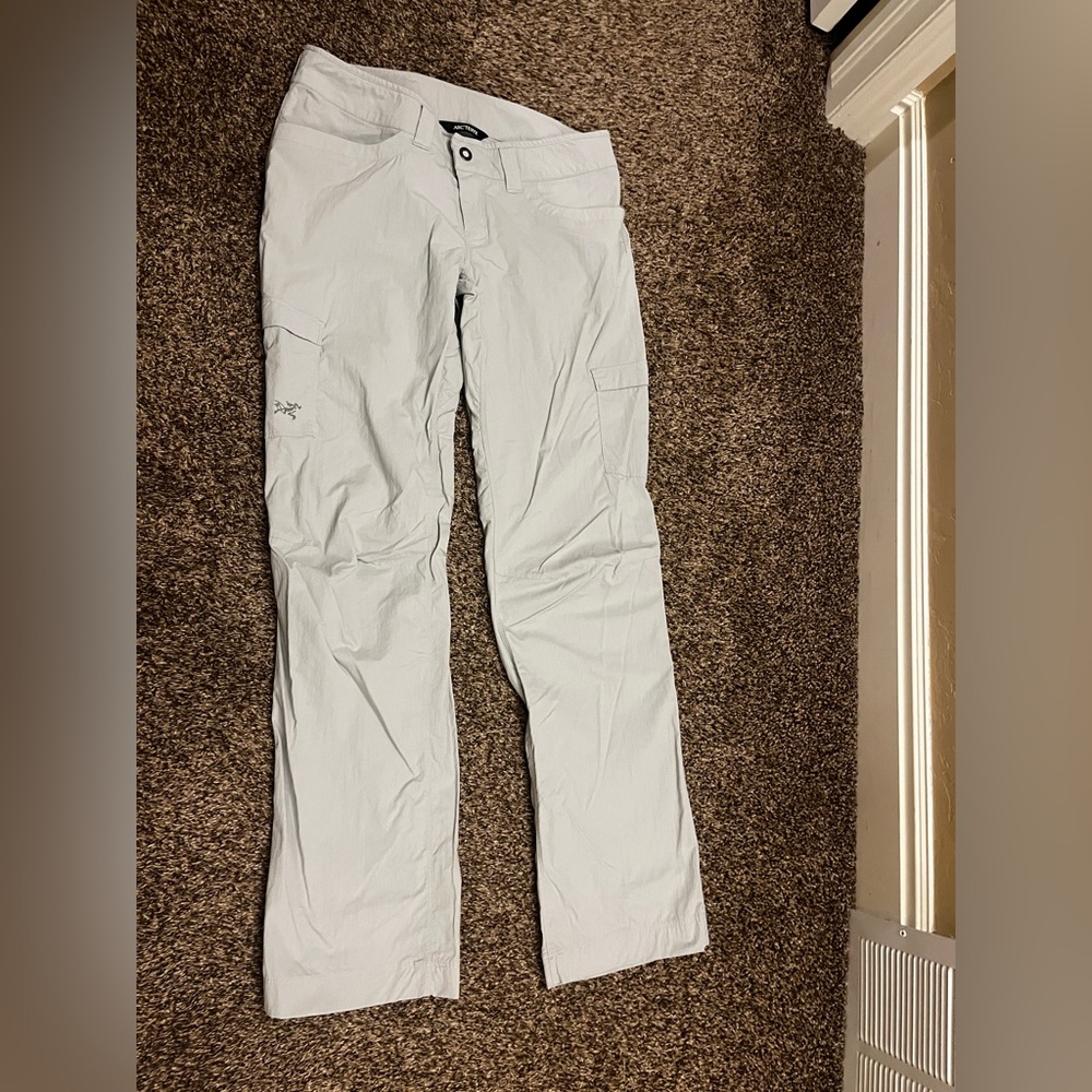 Woman Arc’Teryx cargo pants